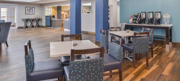 亚特兰大南纽南拉昆塔温德姆套房酒店(La Quinta Inn & Suites by Wyndham Atlanta South - Newnan)图片