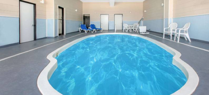 麦库姆呗盟套房酒店(Baymont by Wyndham McComb)图片