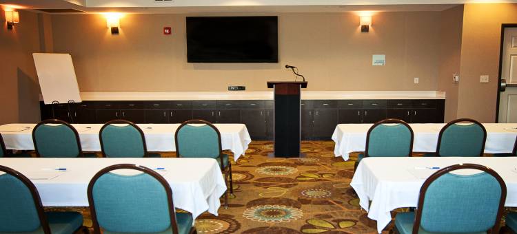 威奇托东北智选假日套房酒店(Holiday Inn Express & Suites Wichita Northeast)图片