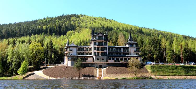 复古河滨健康度假村(Retro Riverside Wellness Resort)图片