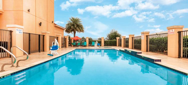 休斯敦布什国际机场东拉昆塔温德姆套房酒店(La Quinta Inn & Suites by Wyndham Houston Bush Intl Airpt E)图片