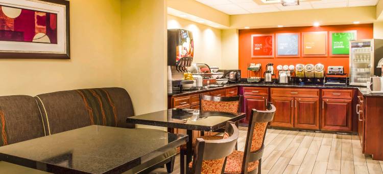 新坎伯兰哈里斯堡拉昆塔温德姆套房酒店(La Quinta Inn & Suites by Wyndham New Cumberland-Harrisburg)图片