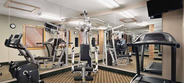 格林贝I-43巴士公园速8酒店(Super 8 by Wyndham Green Bay I-43 Bus. Park)图片