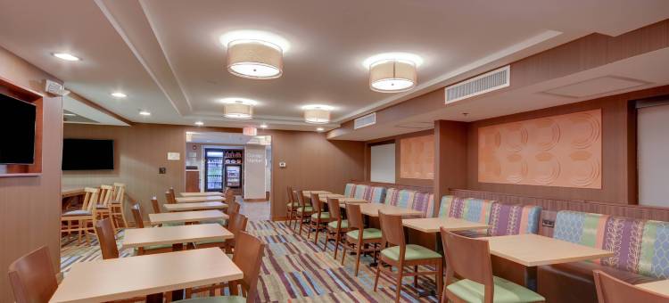 波士顿图克斯伯里/安多弗万枫酒店(Fairfield Inn Boston Tewksbury/Andover)图片