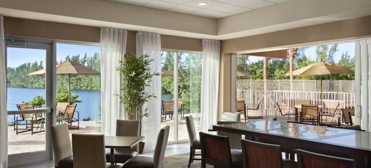 洲际酒店集团迈阿密机场蓝色泻湖区智选假日酒店(Holiday Inn Express Miami Airport-Blue Lagoon Area, an IHG Hotel)图片