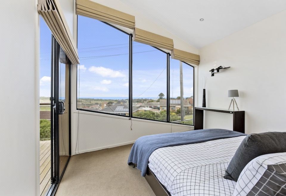 Ocean Views on Nicholson Hotel Overview