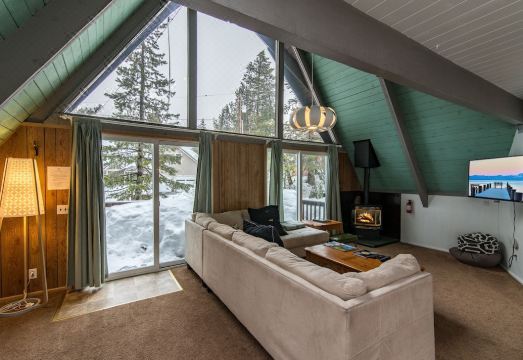 S. Lake Tahoe Home Near Ski Resorts by RedAwning Hotel Overview