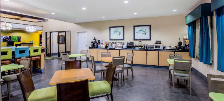 帕萨迪纳拉昆塔温德姆套房酒店(La Quinta Inn & Suites by Wyndham Pasadena)图片