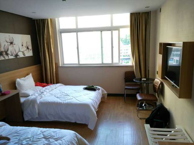 2016-08入住, 2016-08-11发表 在卓尼应该算很好的住宿条件了,床很