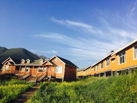 2016-08入住, 2017-01-01发表 酒店非常美 但是实在是远 祁连山脚下