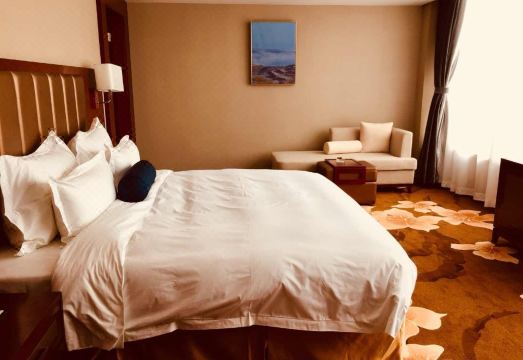 Yijun Yingbin hotel Hotel Overview