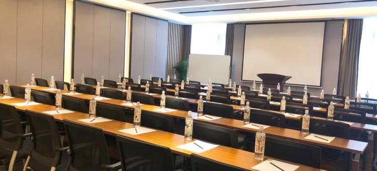 桂林高铁北站恒大广场亚朵酒店图片