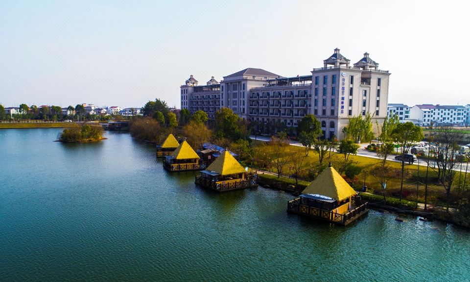 浦江仙华檀宫湖畔酒店外景图