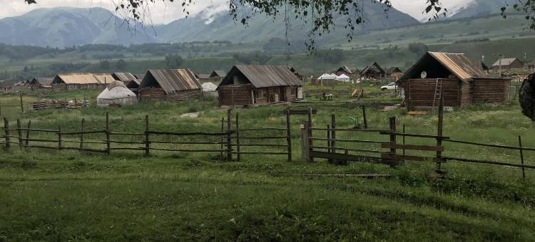 布尔津静逸时光景观客栈图片