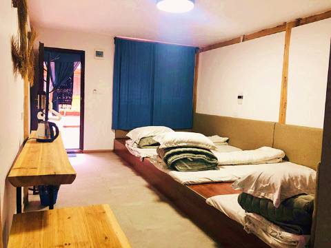 从江艺仚仚民宿