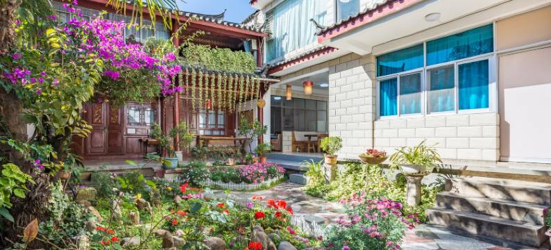 玉龙丽人国特色纳西庭院图片