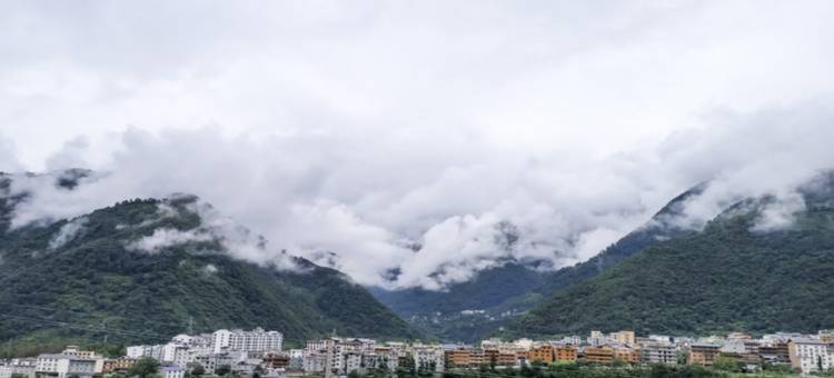 巴塘古桑抱石民居接待站图片