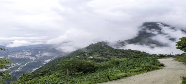 巴塘古桑抱石民居接待站图片