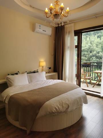 湖州莫干山后坞乡村80后民宿掌柜(育才路分店)