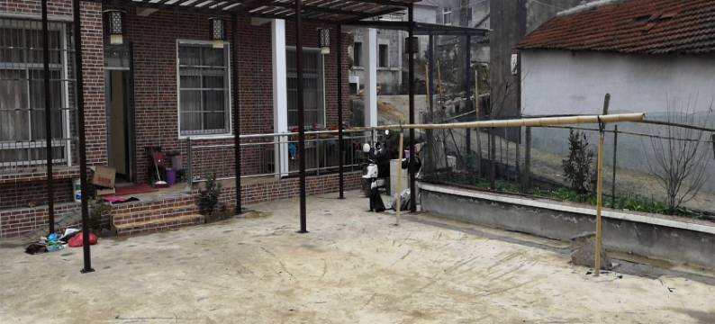 武汉鹿脚山村民宿木木屋图片