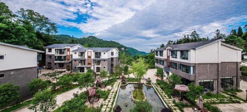 乐山峨眉半山合圣别院图片