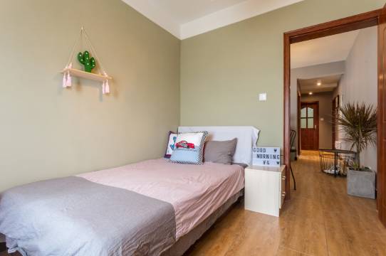 钟楼巷往小院设计师民宿(御井路分店)