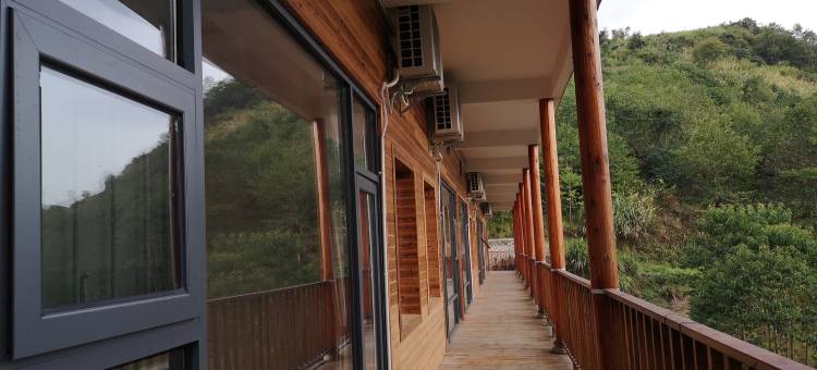 通城黄袍山户外基地图片