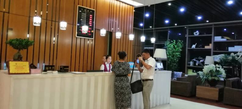 青小花公寓(望丛西路分店)图片