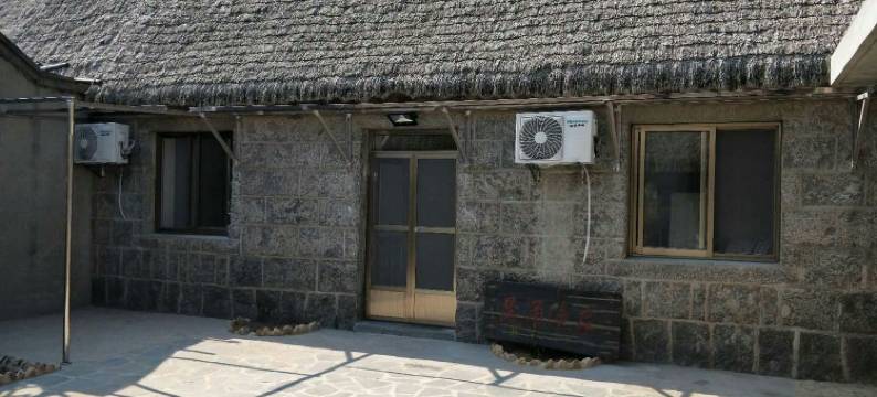 威海东楮岛海草房特色民宿图片