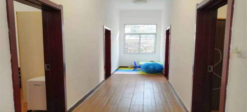 武汉鹿脚山村民宿木木屋图片