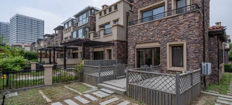 C罗豪华海边别墅东方影都民宿(玉皇山路分店)图片