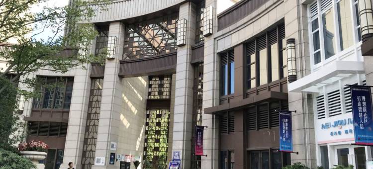 武汉月光穿水公寓图片