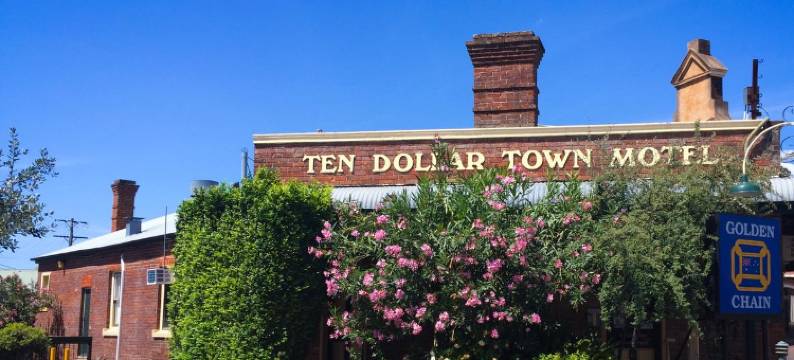 十美元镇酒店(Ten Dollar Town Motel)图片