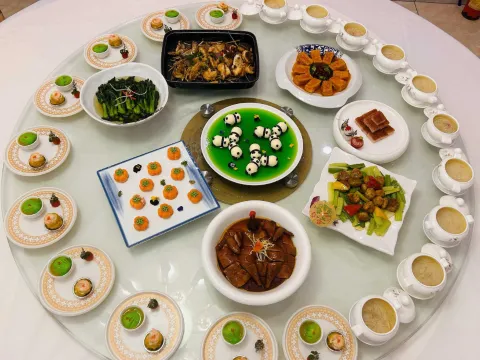 (位上)至尊海皇濃湯花膠翅(保證每位足3兩翅)