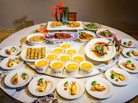 (位上)招牌花膠蟹黃翅湯+芝士焗青龍(位上每位半隻)