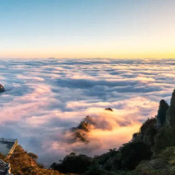 韶關3天團·《莽山森度遊+光影丹霞》 「莽山·五指峰景區」雲間懸空棧道 +乘船觀賞丹霞大型山水實景光影秀