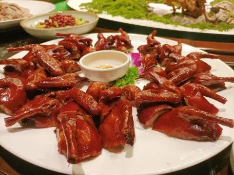 紅燒脆皮乳鴿宴