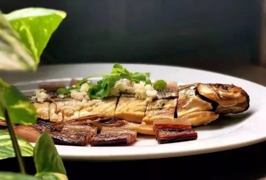 新派私房菜~清潤雪梨無花果燉豬展+招牌臘香鯪韻雙鮮薈