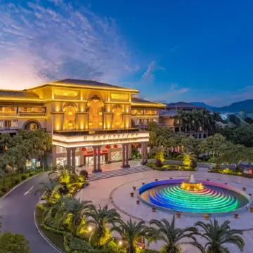 廣州+清遠2天團·清遠佛岡聚龍灣天然温泉酒店（任浸任泡68個純天然氡礦泉泡池 感受湯塘“千年古温泉”）