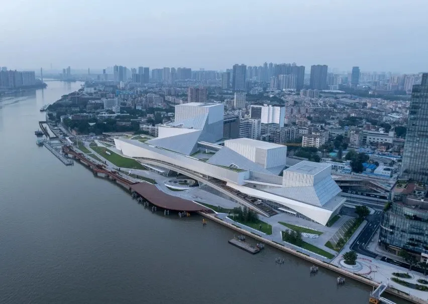 白鵝潭大灣區藝術中心