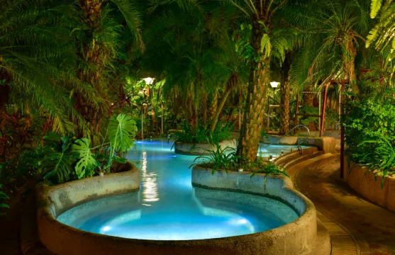 龍門南崑山雲頂温泉威士忌酒店 