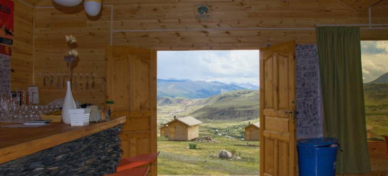 理塘格聂之眼龙金格登山居民宿图片