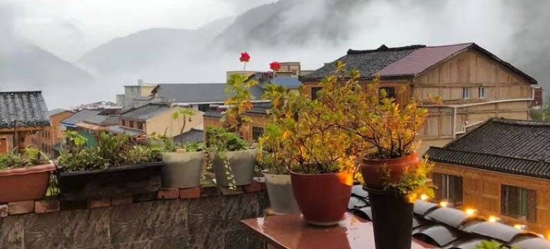 海螺沟沫水河畔精品客栈图片