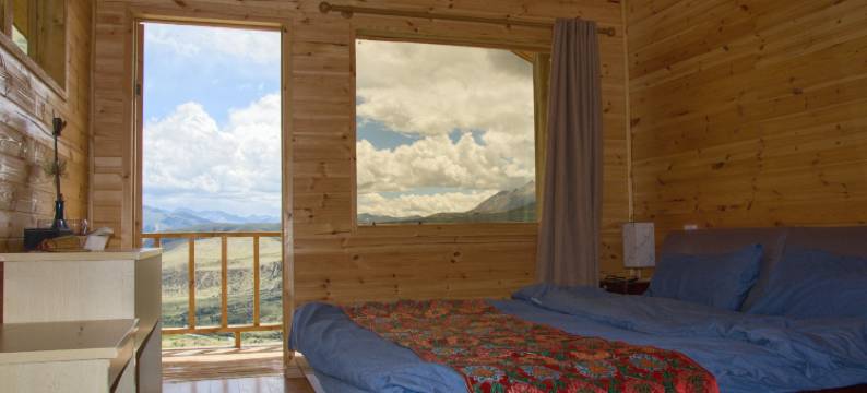 理塘格聂之眼龙金格登山居民宿图片