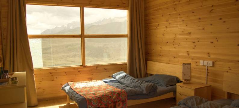 理塘格聂之眼龙金格登山居民宿图片