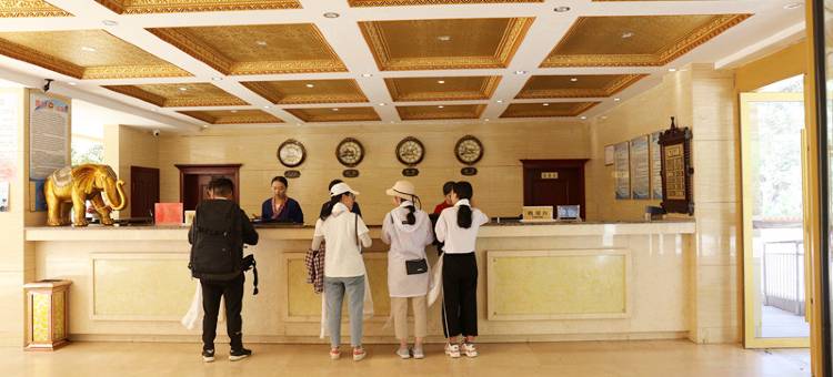 班玛红色教育宾馆图片