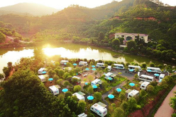 选择房间开业:2018河源悠宕生态房车营地位置:在河源香车水库山上