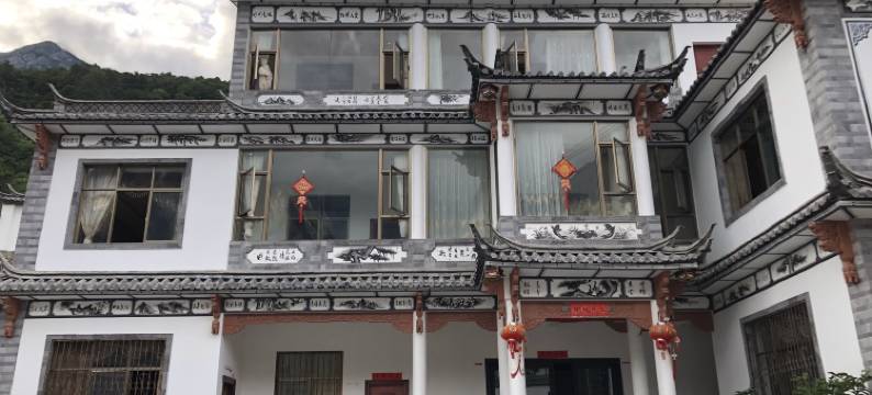 虎跳峡云上庄园客栈图片