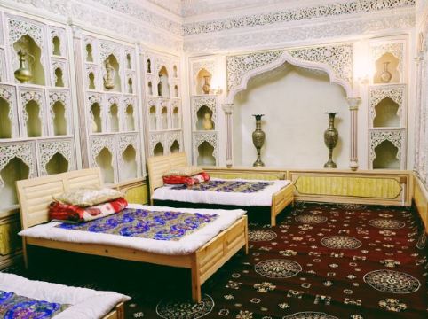 喀什旅梦人民宿    分(1条点评) 48起距离345米立即预订