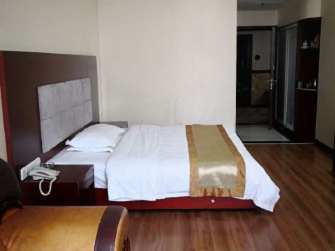 石门七禧宾馆    分(15条点评) 128起距离309米立即预订